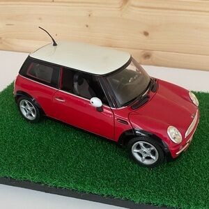 2001 Mini Cooper 1:18 Scale Diecast Model Car Classic Collectible Red Motor Max